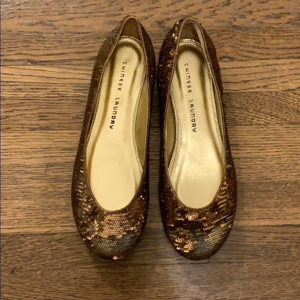 Chinese Laundry gold sequin ballet flat. Size 7